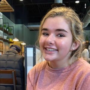 Meet your Posher, Caroline